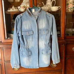 Women’s lightweight distressed denim jacket, size XL (L).